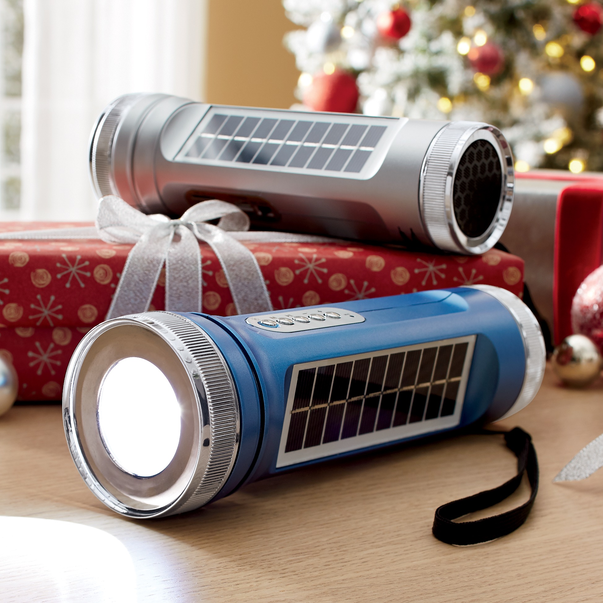Flashlight Radio with Solar Power