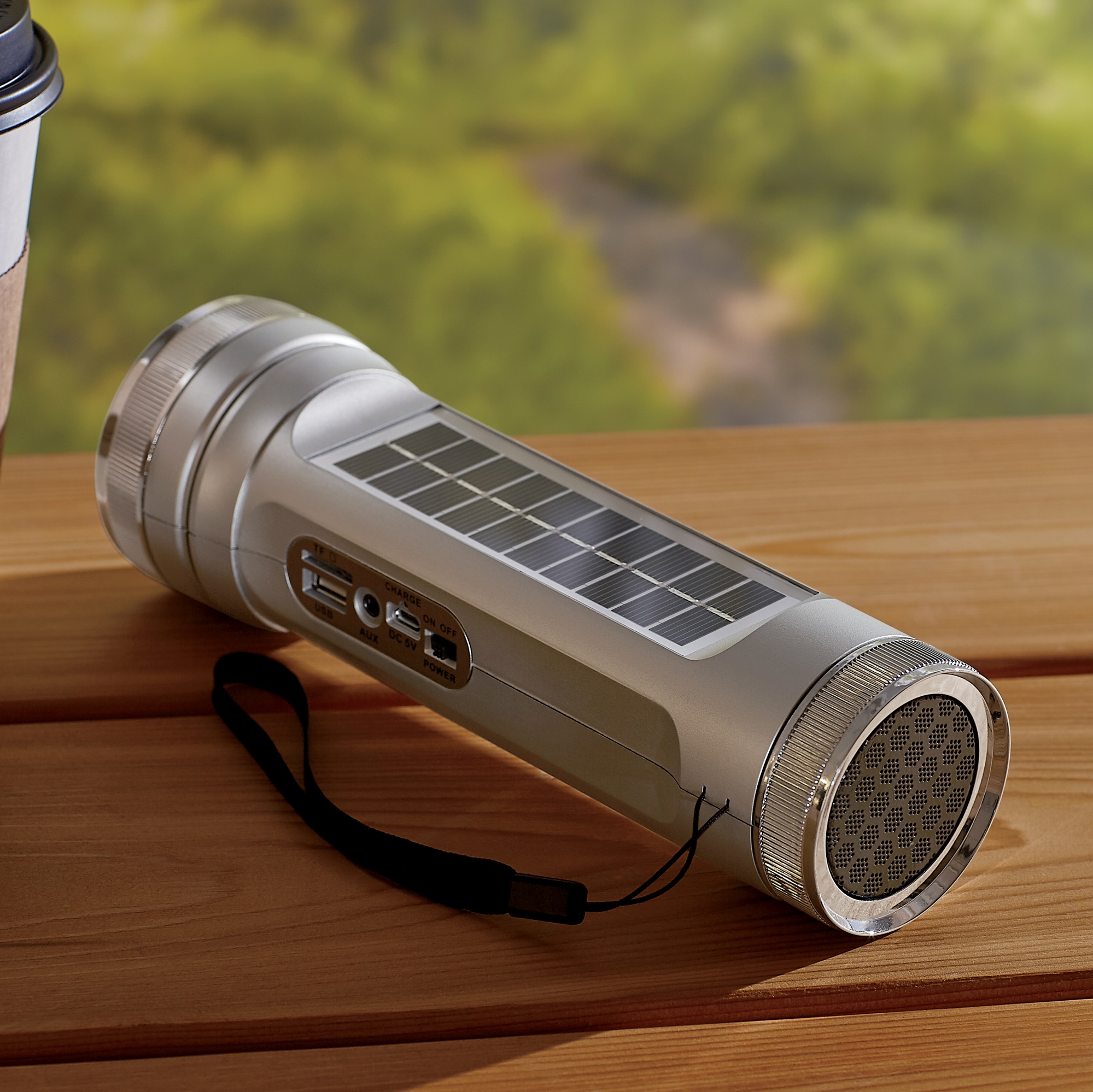 Flashlight Radio with Solar Power 5 Flashlight Radio with Solar Power