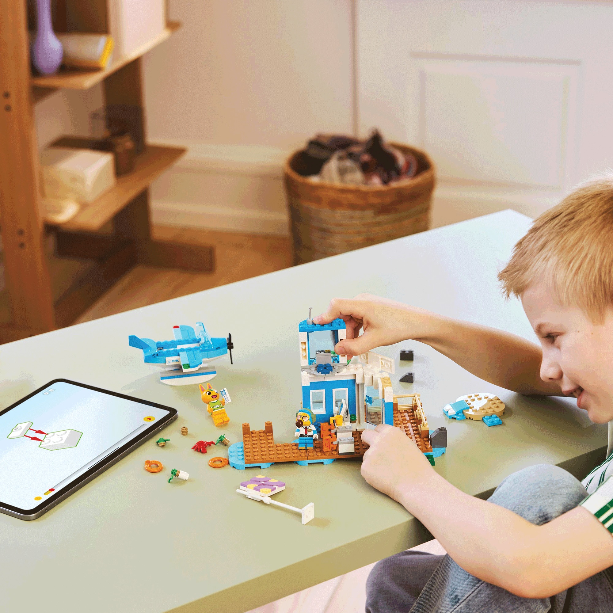 LEGO Animal Crossing Fly with Dodo Airlines 5 LEGO Animal Crossing Fly with Dodo Airlines