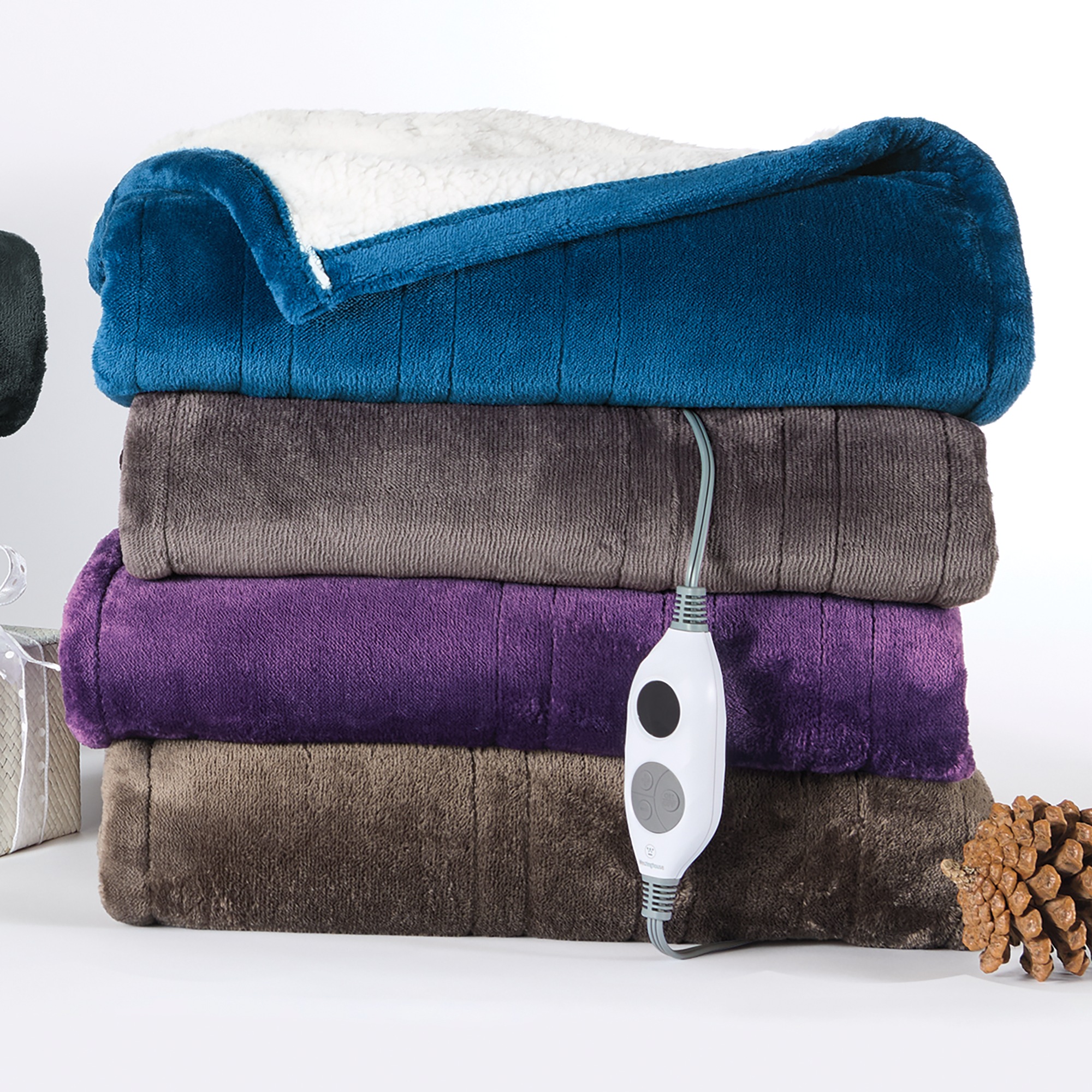 Westinghouse Reversible Fleece to Sherpa Heated Throw, Plush