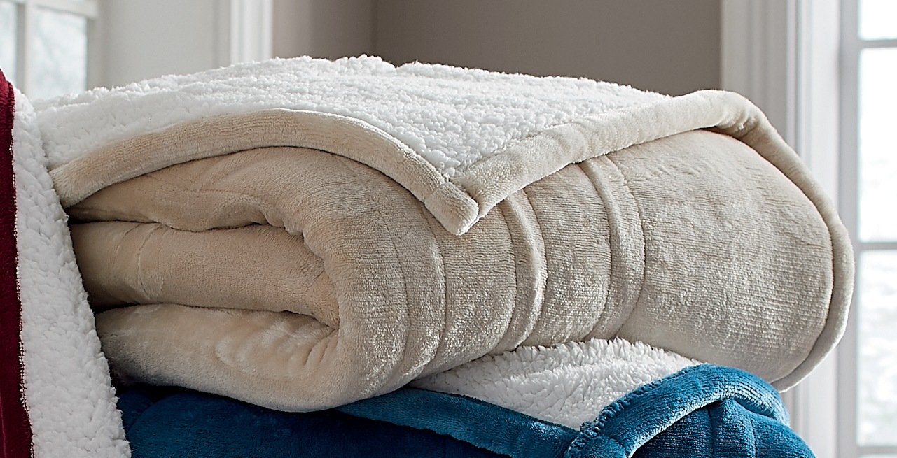 Westinghouse Reversible Fleece to Sherpa Heated Throw, Plush