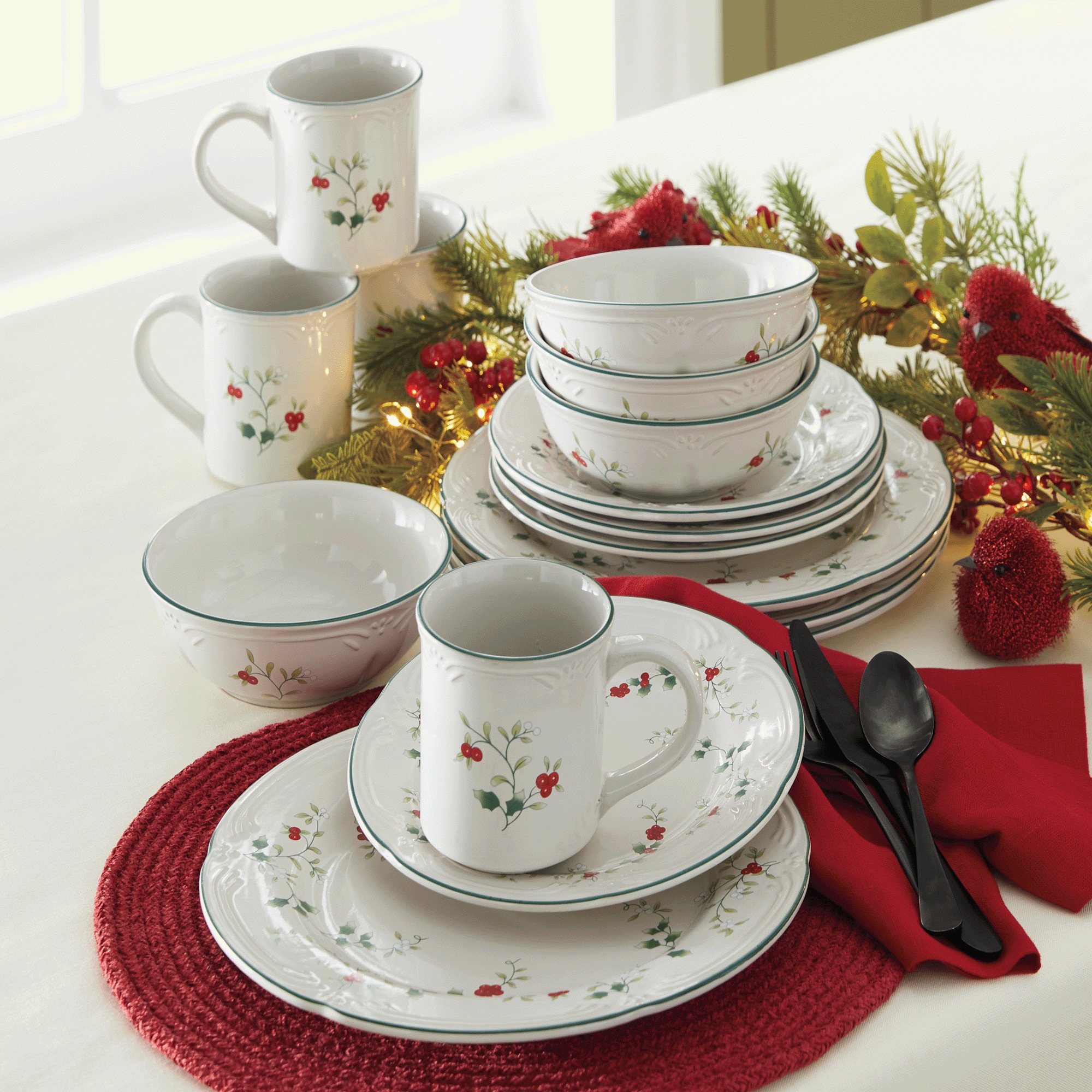 Pfaltzgraff 16-Piece Winterberry Dinnerware Set
