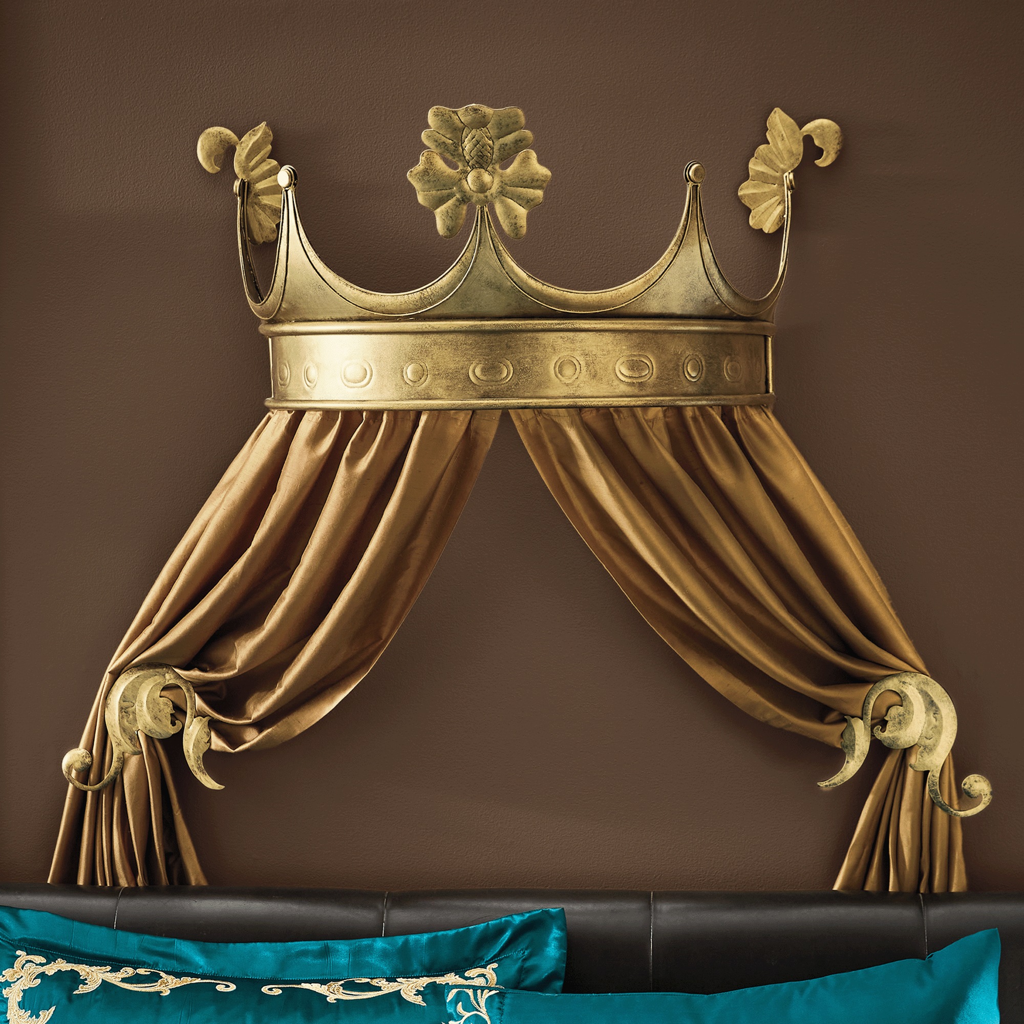 Kingsley Bed Crown with 2 Tiebacks