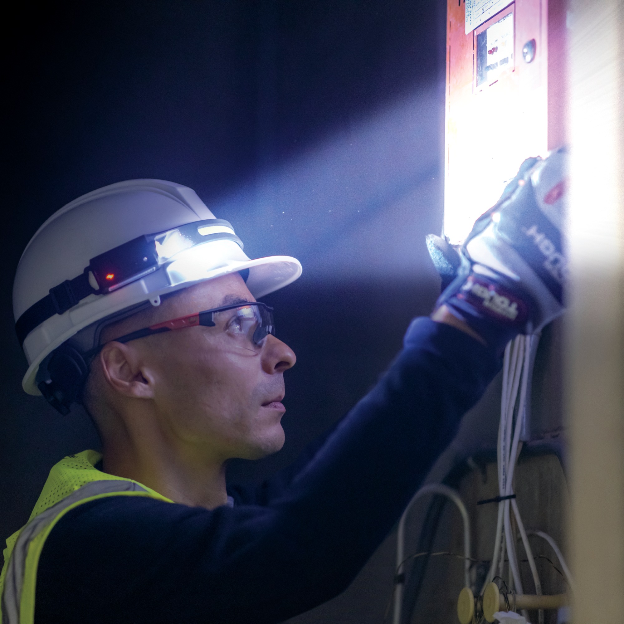 Max Blast 2-in-1 Duo Headlight 10 Max Blast 2-in-1 Duo Headlight