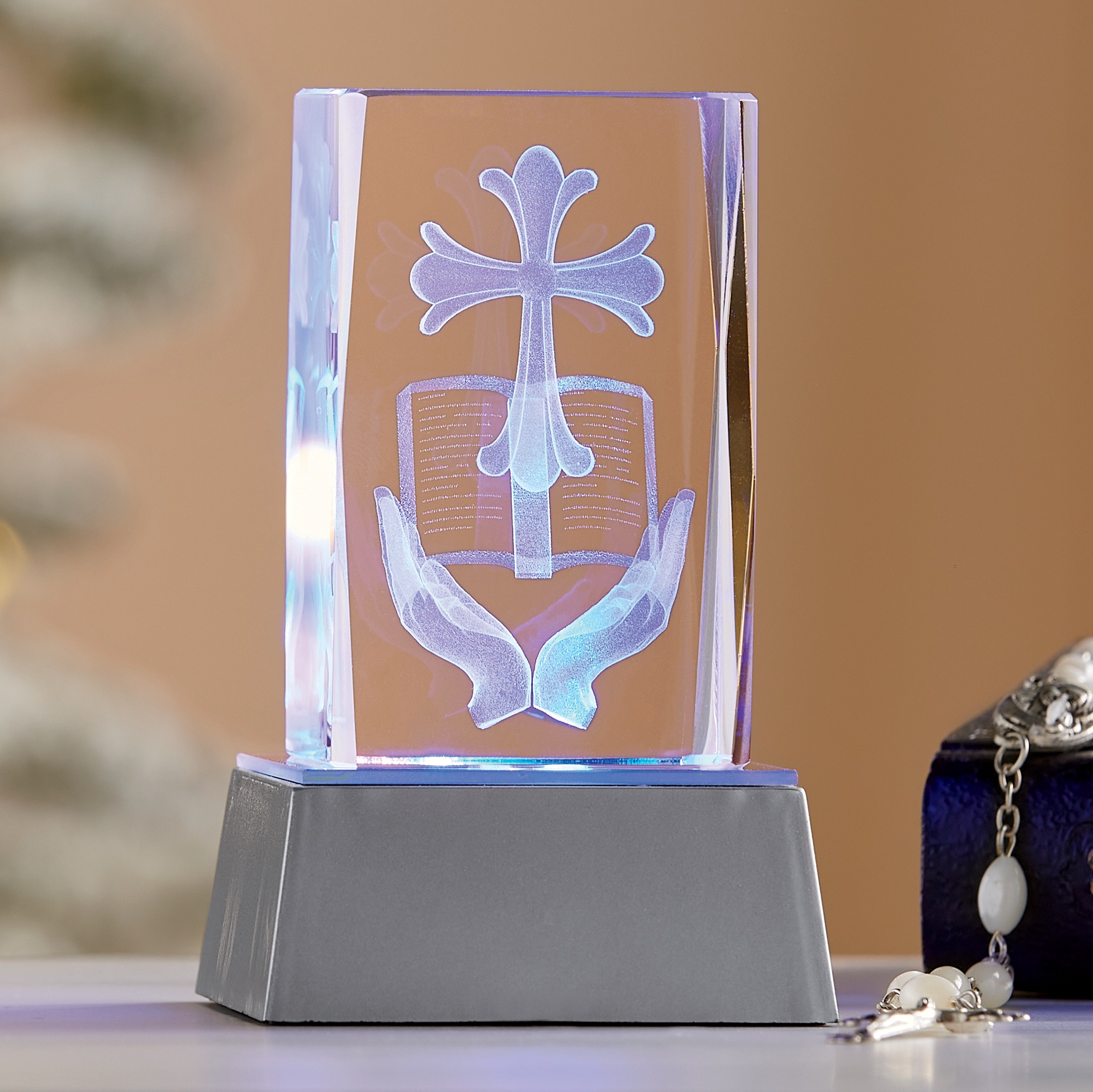 3-D Lit Crystal Prayer Bible Décor